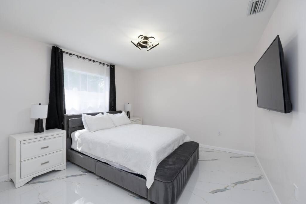 Luxury Style Townhome With Pool - 1 Miles To Bucs Stadium แทมปา ภายนอก รูปภาพ
